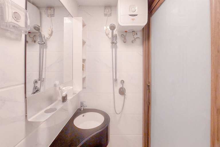 Bathroom 5, Comfort and Strategic Studio at Sky House BSD Apartment near AEON, South Tangerang
