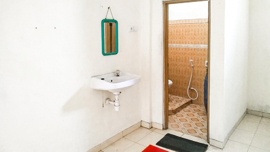 Bathroom 11