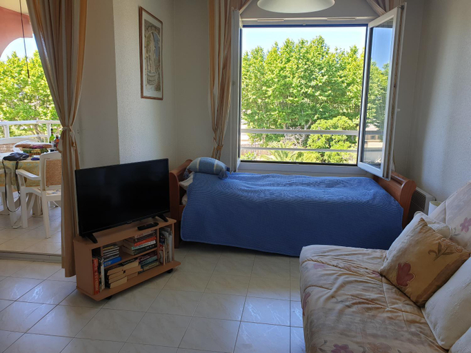 Others 4, PORT FREJUS Studio Cabine 100m des plages 4 Person, Var