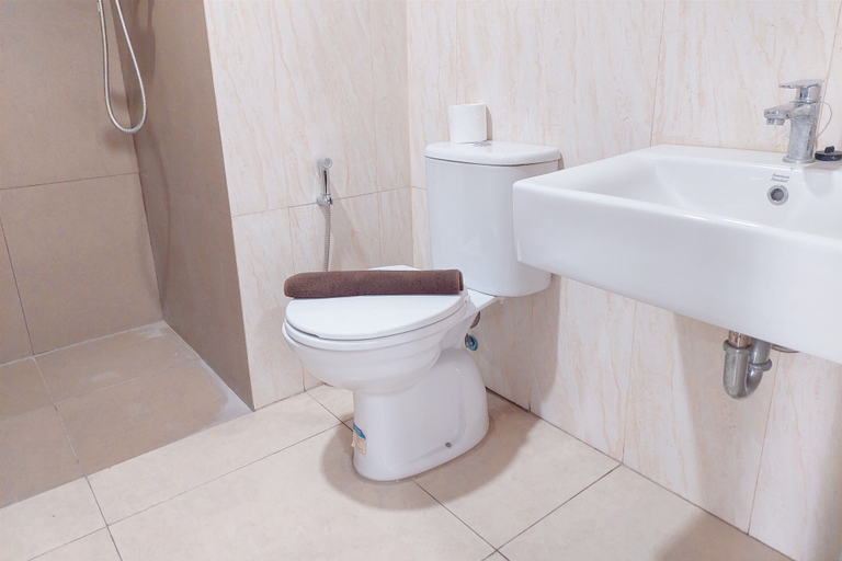 Bathroom 5, Cozy 2BR Apartment at Tamansari Bintaro Mansion, Tangerang Selatan