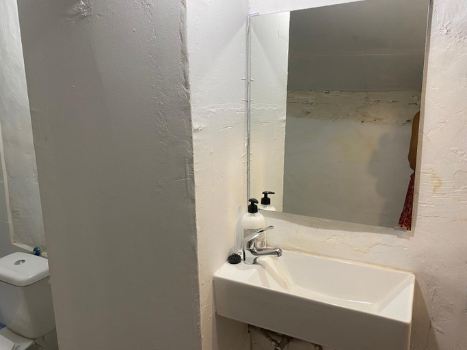 Bathroom 3, Cal Mestre- Olot, Girona