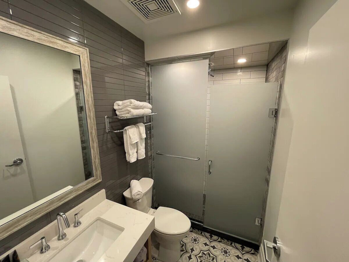 Bathroom 3, Coastal Suites, Lake Hurron