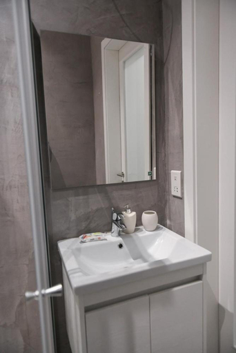 Bathroom 2, Privilege Suite Pieta