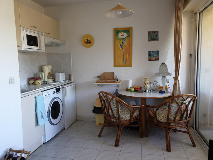 Others 3, PORT FREJUS Studio Cabine 100m des plages 4 Person, Var