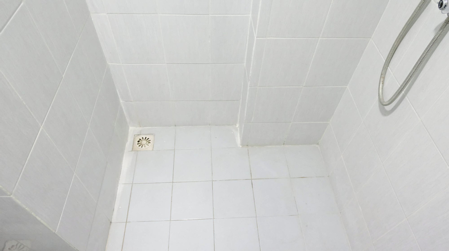 Bathroom 9