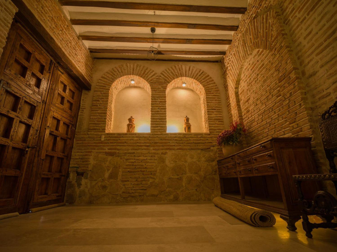 Public Area 2, Casa de los Mendoza - Casa Solariega en el casco historico, Madrid