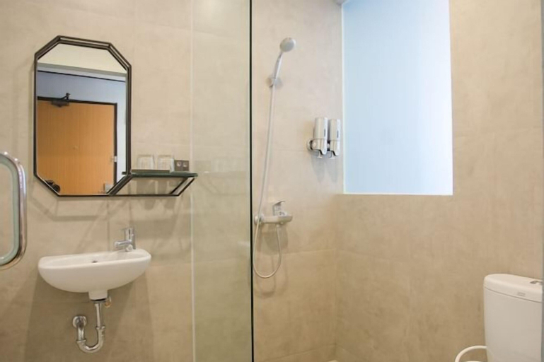 Bathroom 20