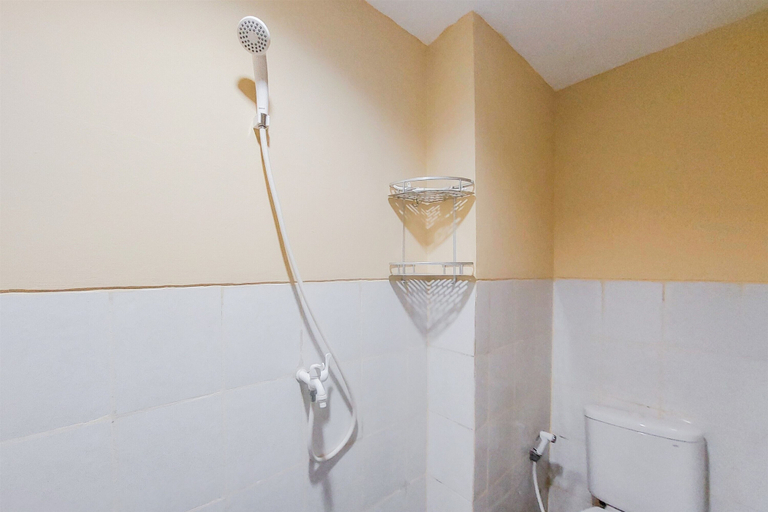 Bathroom 3, Simply Look and Cozy 1BR Urbantown Serpong Apartment, Tangerang Selatan