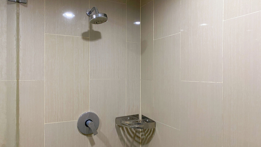 Bathroom 5, Homey and Good Studio at H Residence Apartment, Jakarta Timur