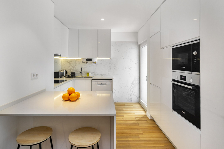Others 5, Chic & Stylish Retreat In Estoril'S Finest Location, Cascais