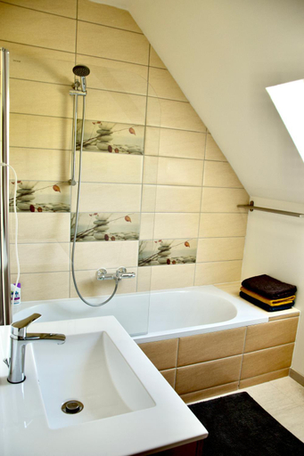 Bathroom 10