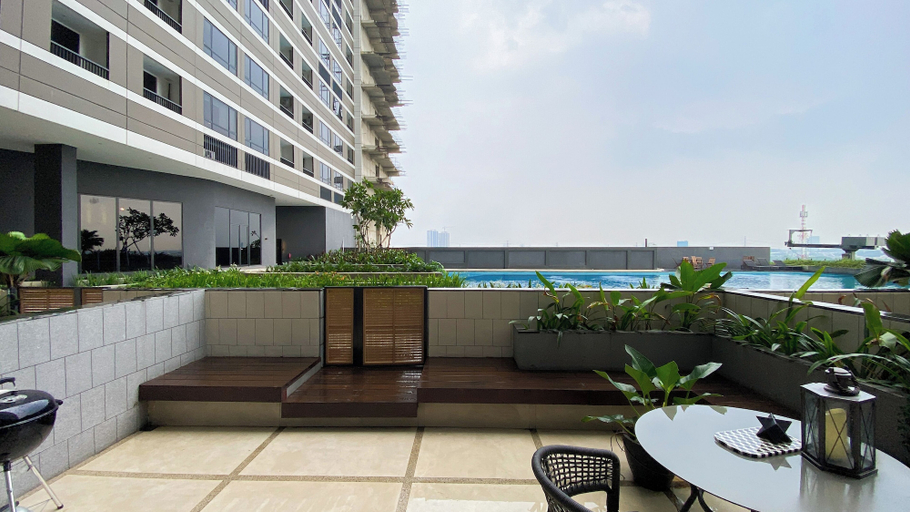 Exterior & Views 2, Elegant 2BR Loft Garden Villa at Collins Boulevard Apartment, Tangerang