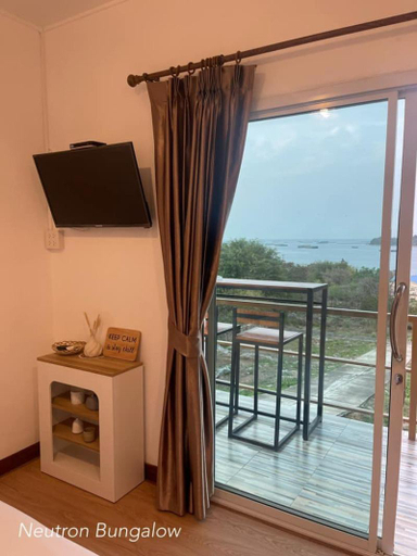 Others 3, Neutron Bungalow, Koh Si Chang