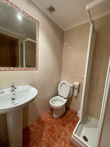 Bathroom 3, El Rincon de las Merindades, Burgos