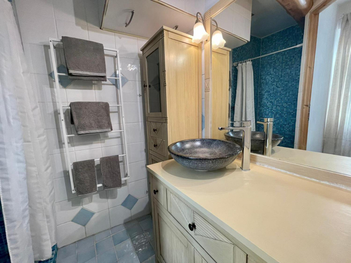 Bathroom, La Maison de Lily, cosy dans le Vieux-Hyeres, parking gratuit, Var