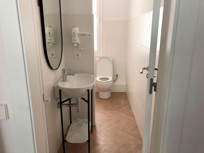 Bathroom 4, THE MO HOUSE, Barcelona