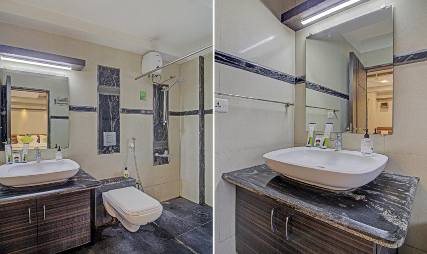Bathroom 4, Treebo Sumati Baner, Pune