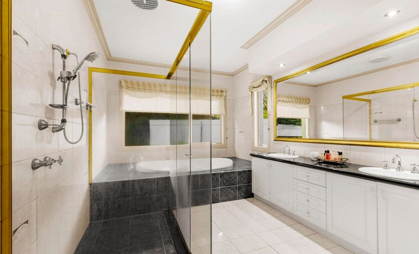 Bathroom 3, StayAU Expansive 7BR Villa Warrandyte, Manningham - East