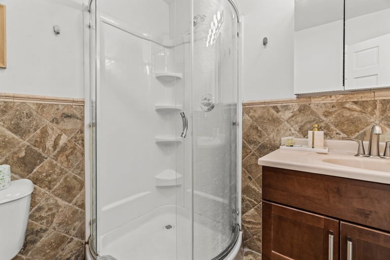 Bathroom 3, 259 2F, Philadelphia