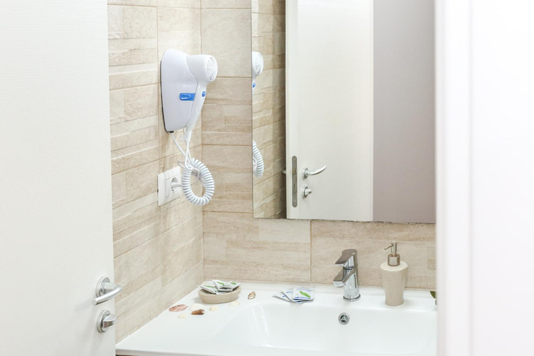 Bathroom 3, Donna Ginevra Rooms - A soli 300m dalla Spiaggia, Lecce