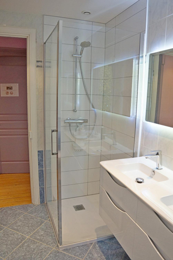 Others 5, Villa Matignon, Orne