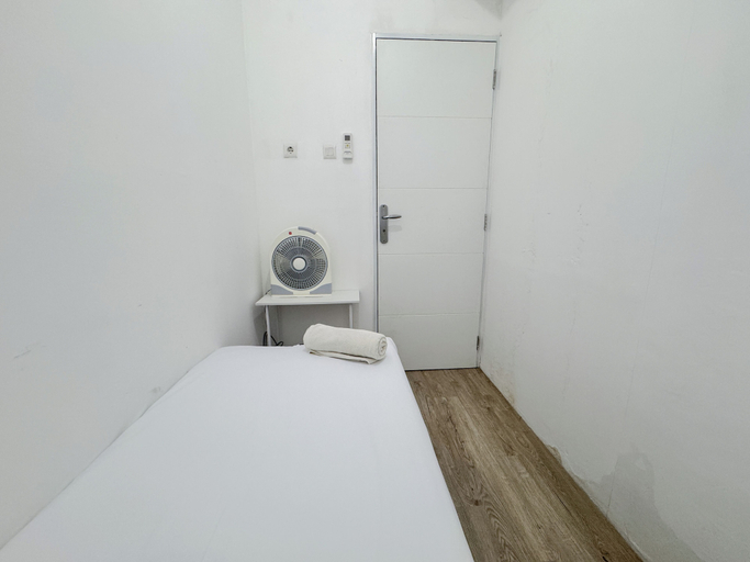 Bedroom 4, Compact and Restful 2BR at Menara Rungkut Apartment, Surabaya