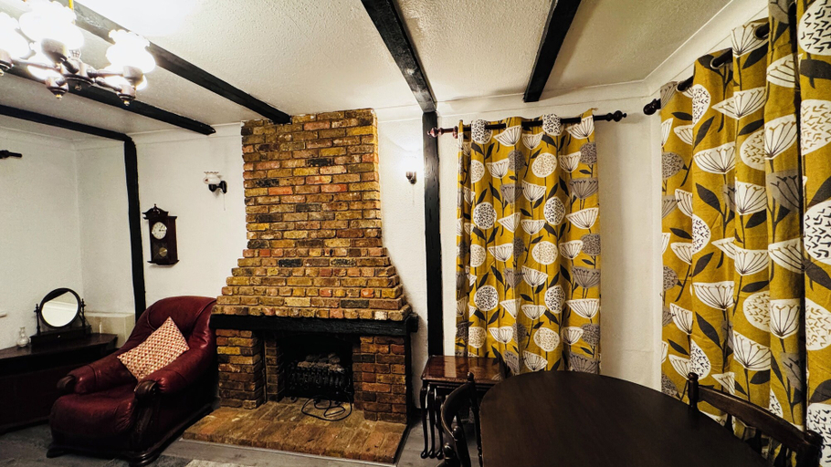 Others 4, Spacious 4 Bedroom House in St Albans, Hertfordshire