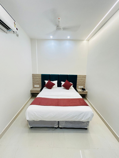 Bedroom 4, Hotel Satsang Grand, Varanasi