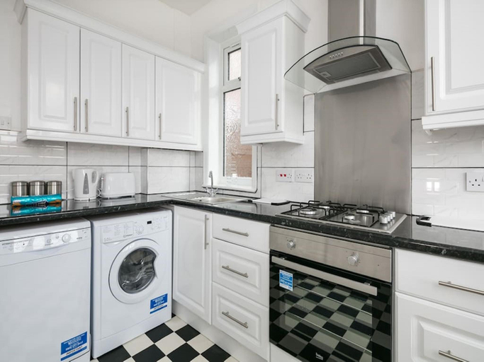Others 5, Shared Short Term South Manchester Accommodation, Trafford