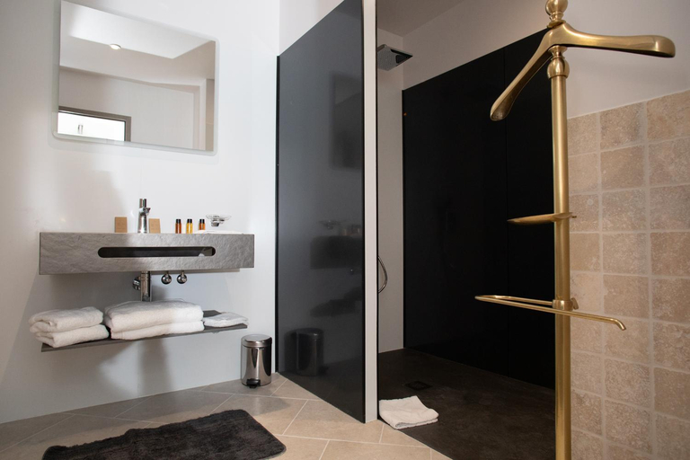 Bathroom 3, Champagne Andre Bergere - Guest House, Marne