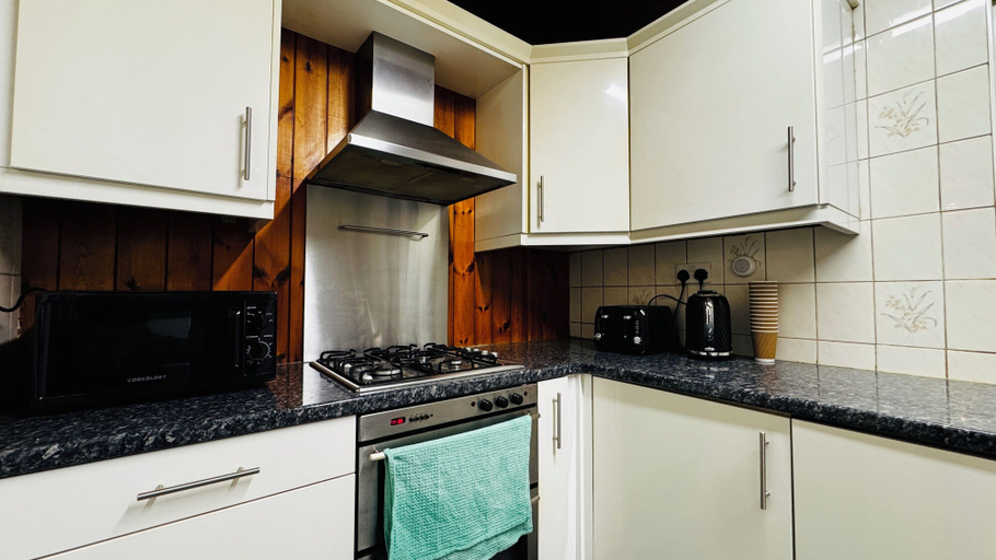 Others 5, Spacious 4 Bedroom House in St Albans, Hertfordshire
