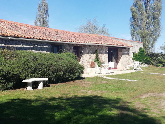 Others 3, AUBERGE LA BOUCHOLIERE, Deux-Sèvres