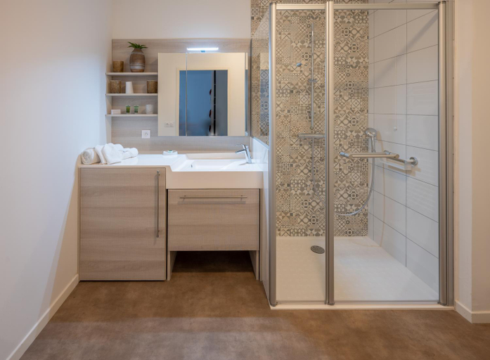 Bathroom, DOMITYS L'HOROLOGIA, Haute-Savoie