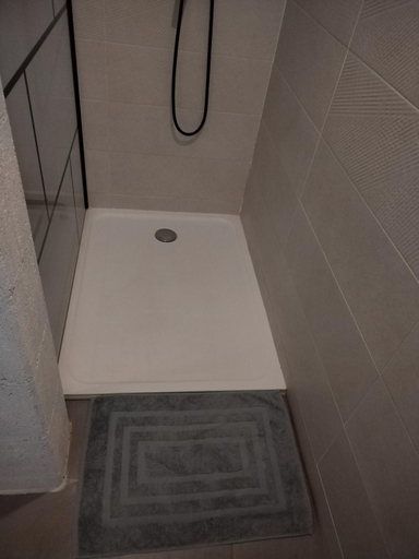 Bathroom 3, Bienvenue a Naudebal, Aveyron