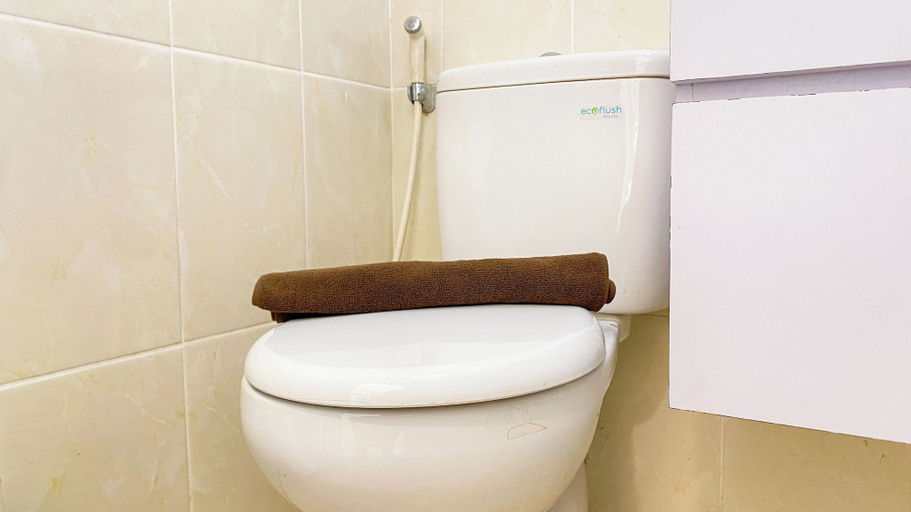 Bathroom 5, Good Place and Comfy 1BR at M-Town Residence Apartment, Tangerang