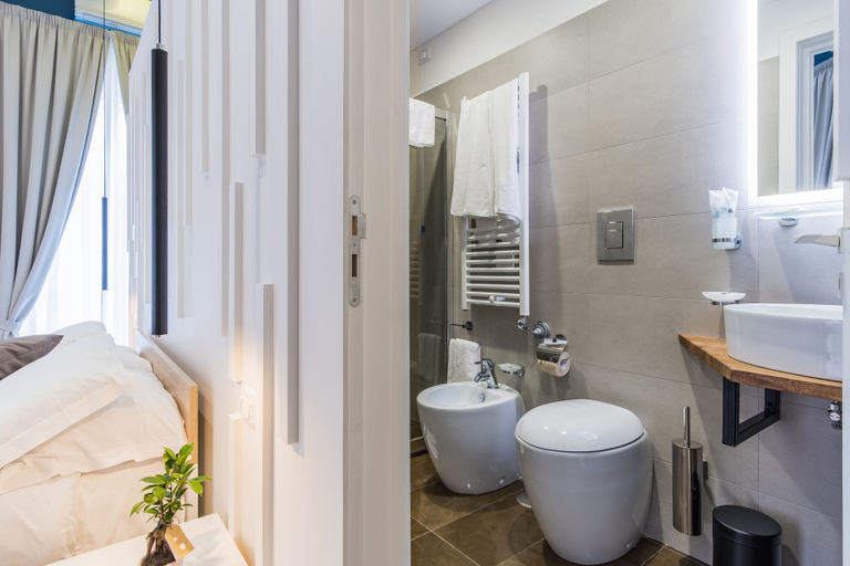 Bathroom 5, VistaViva B&B, Napoli