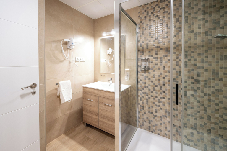 Bathroom 3, AT Villafiel Atarazanas-Plaza, Málaga
