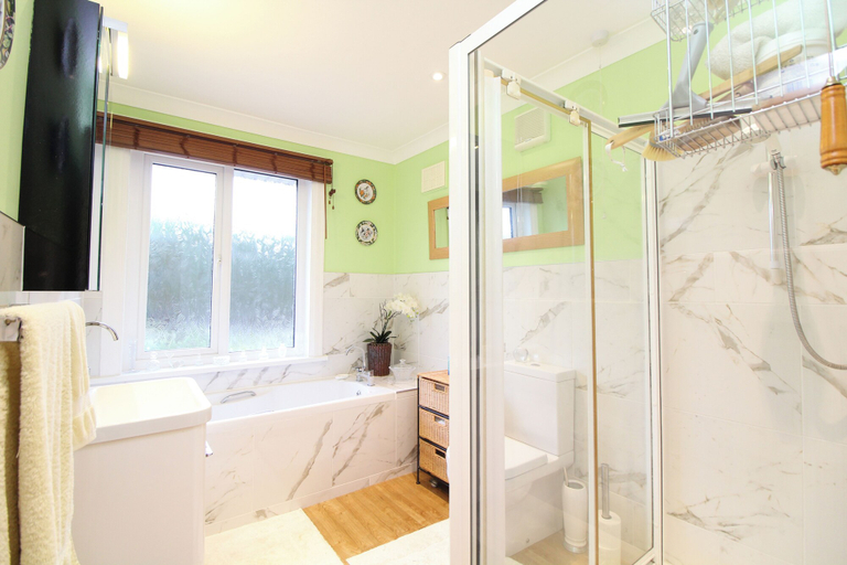 Bathroom 3, Regents park ground floor, Southampton