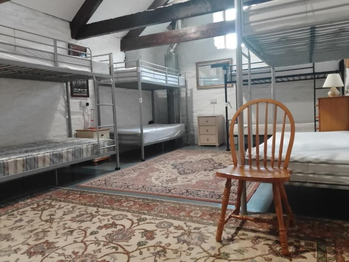 Bedroom 4, Dolphins Backpackers, Cornwall