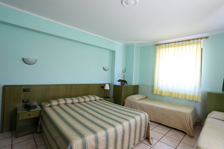 Bedroom 2, Hotel Cocoon, L'Aquila