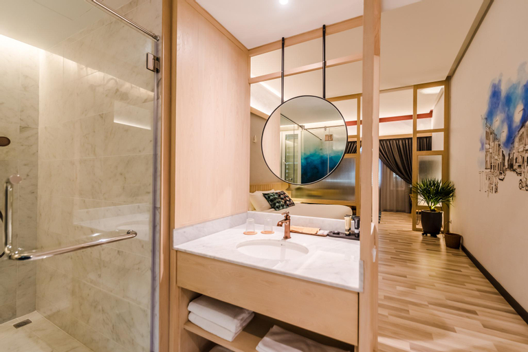 Bathroom 13