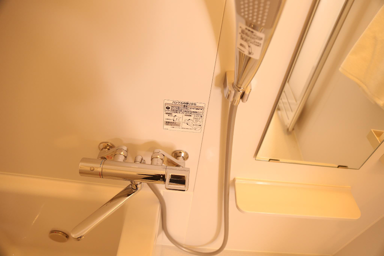 Bathroom 16