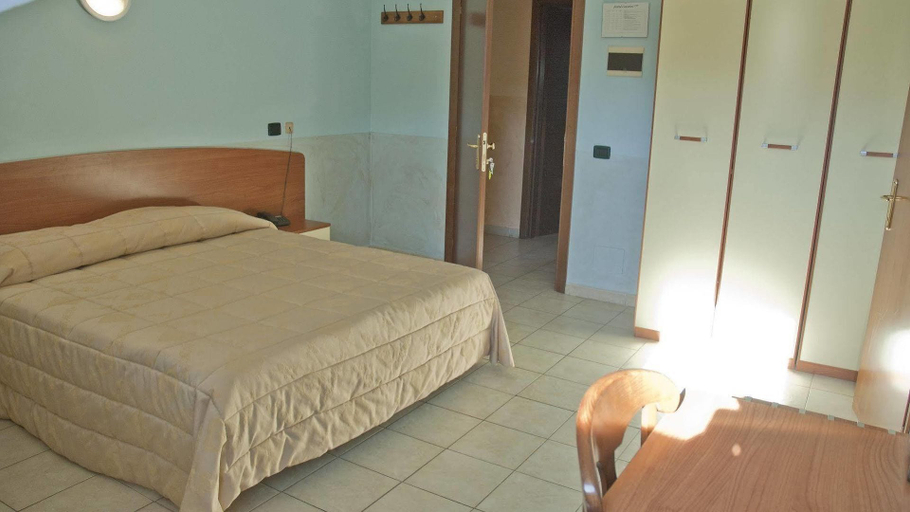 Bedroom 3, Hotel Cocoon, L'Aquila