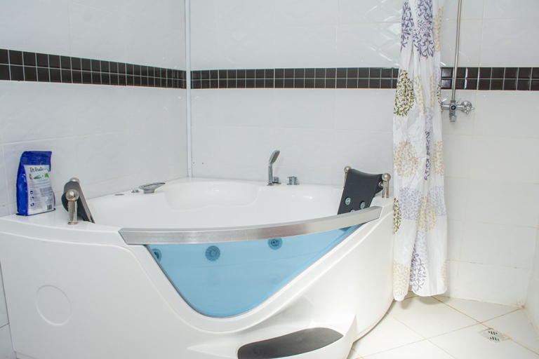 Bathroom, Baali Diani Apartments, Msambweni