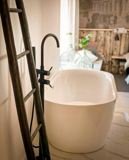 Bathroom 2, Vins de Dagne, Aude