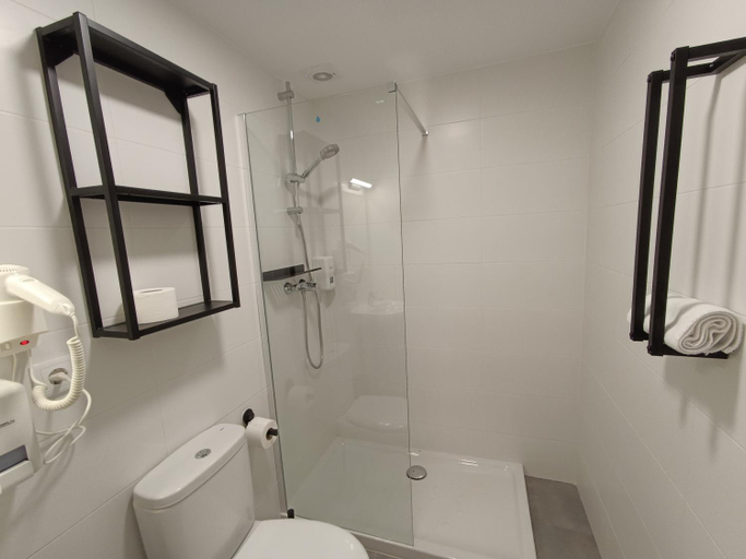 Bathroom 2, Apartamentos Turisticos Pontepedrina by Bossh! Hotels, A Coruña