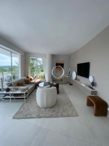 Shared lounge/TV area