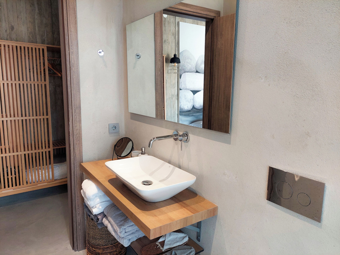 Bathroom, Marnos Superior Villas, Faistos
