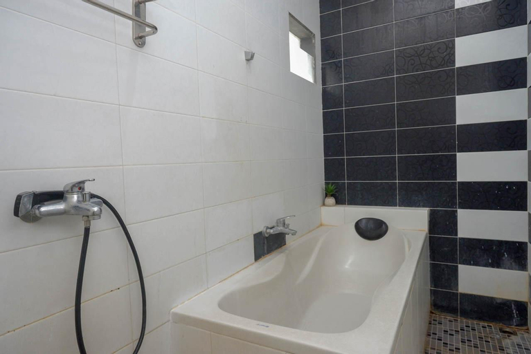 Bathroom 15
