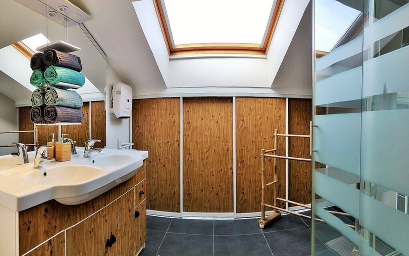 Bathroom 3, Le Gîte Nature Jacuzzi Piscine Chauffée Privée, Tarn
